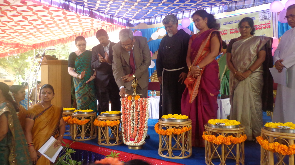 International Womens Day 2013 Mr. Mohan Sripadha Sankoli, District Judge of Mysore Inagurating the program International Womens Day 2013 Mr. Mohan Sripadha Sankoli, District Judge of Mysore Inagurating the program