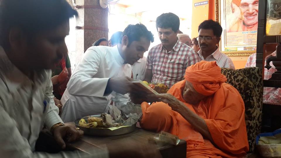 Visiting Dr. Sree Sree Shivakumara Swamiji by ODP Staff Visiting Dr. Sree Sree Shivakumara Swamiji by ODP Staff